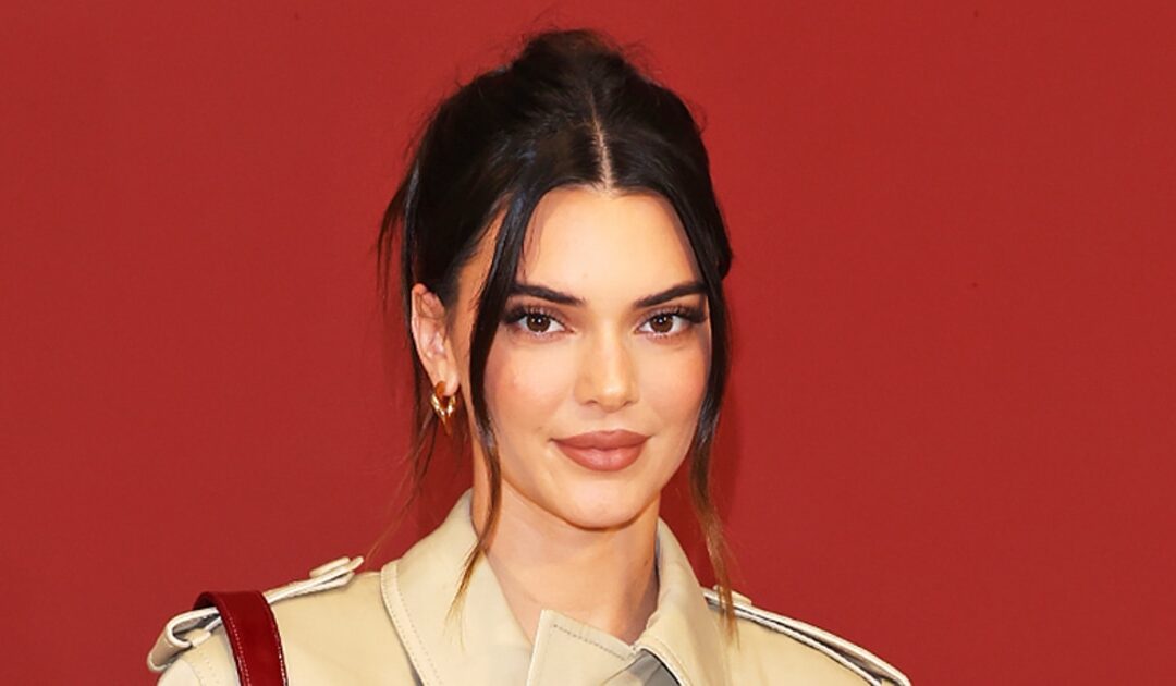 Kendall Jenner hilariously struggles to cut cake, 1 year after the cucumber-cutting incident