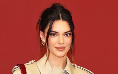 Kendall Jenner hilariously struggles to cut cake, 1 year after the cucumber-cutting incident