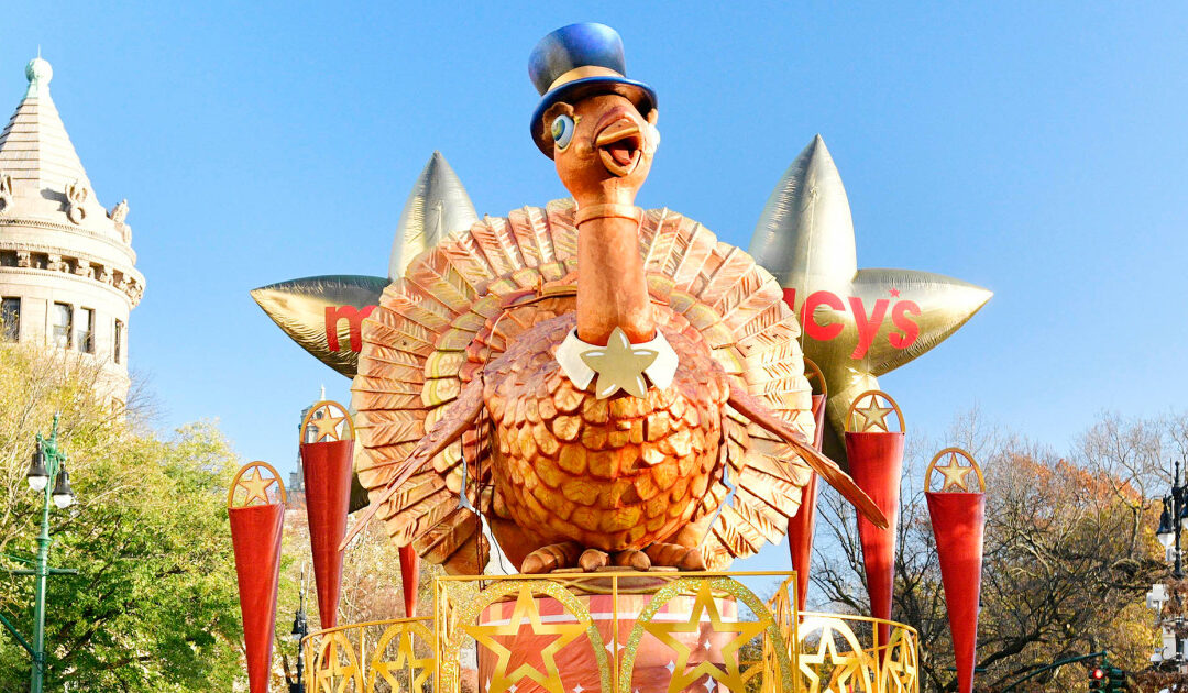 See Hoda make a grand entrance to the Macy’s Thanksgiving Day Parade on the iconic Tom Turkey float