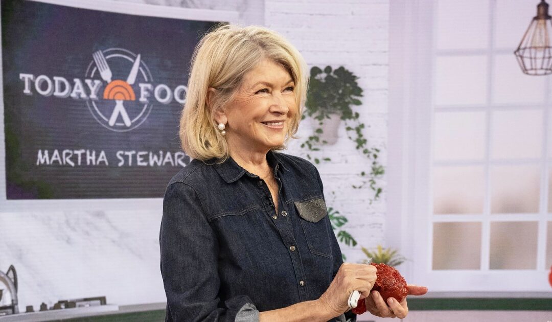 Martha Stewart shows off her 30 feet after canceled Thanksgiving dinner plans